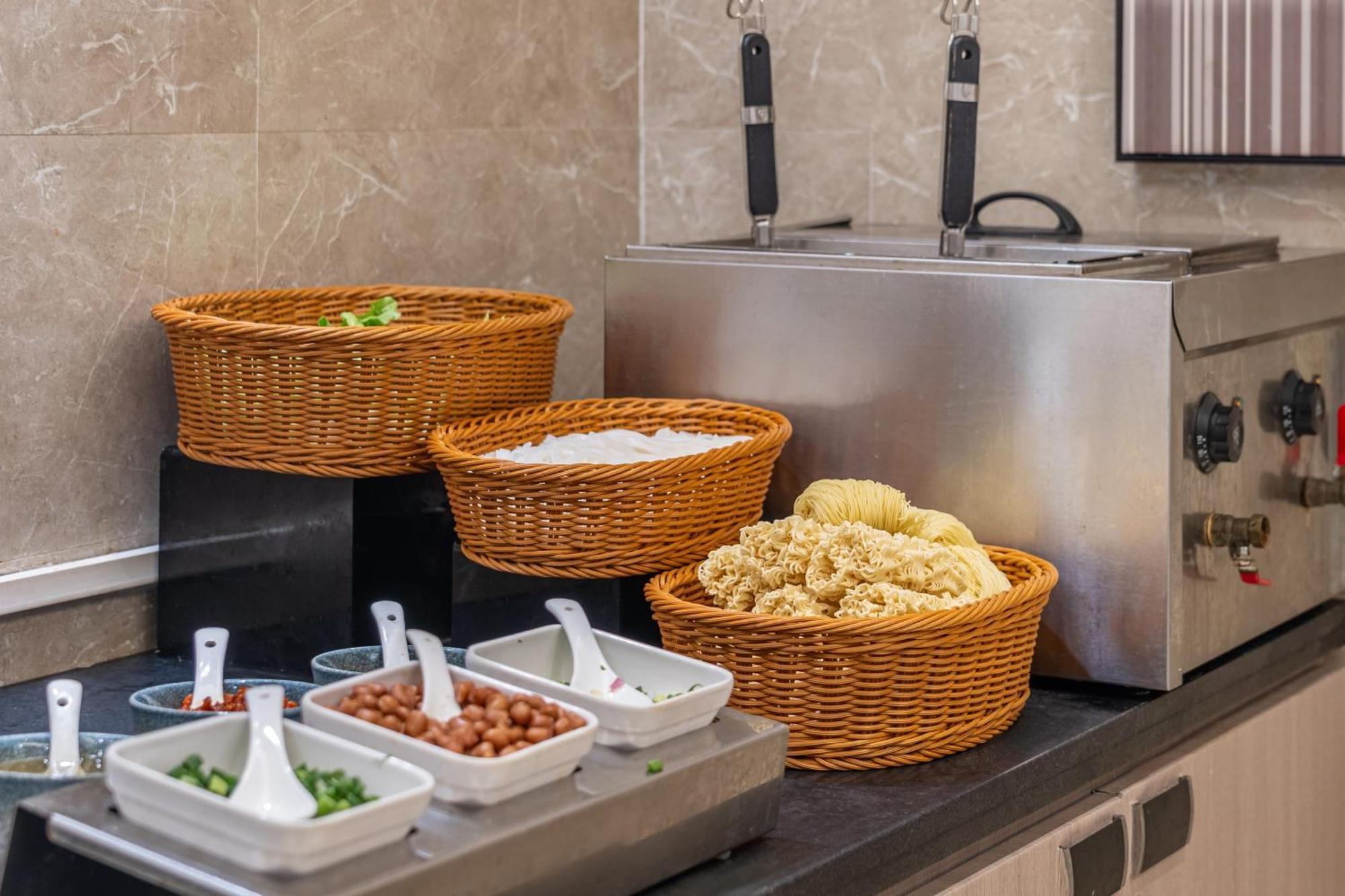Foshan Poltton International Serviced Apartment-Canton Fair Free Shuttle Bus Exteriör bild